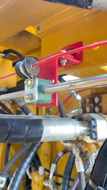 Detection tube and discharge line along the chassis